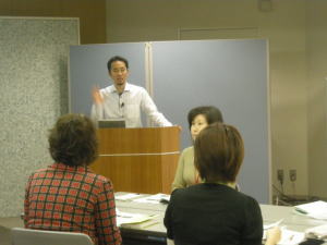 セミナー講義近景.jpg